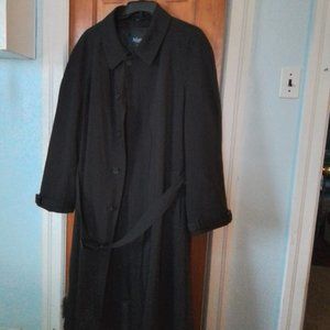 Big men black trench coat. Size 50